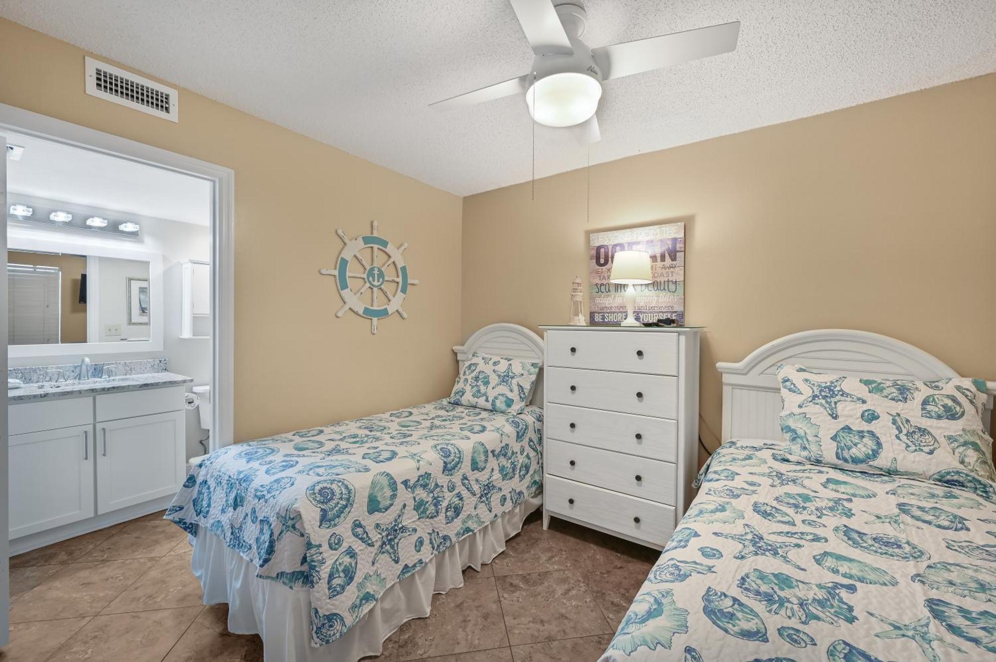 Pelican Beach Resort Condos Destin Room photo